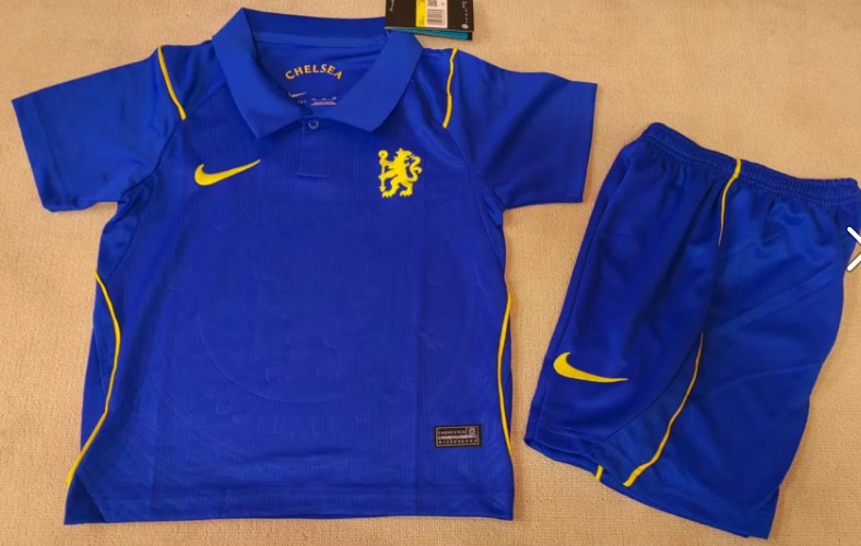 Conjunto Niño Chelsea temporada 26/27 Primera equipación