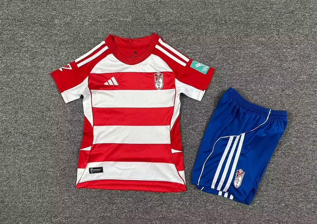 Conjunto Niño Granada temporada 25/26 Primera equipación