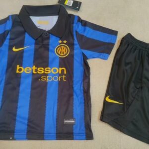 Conjunto Niño Inter de Milán temporada 26/27 Primera equipación