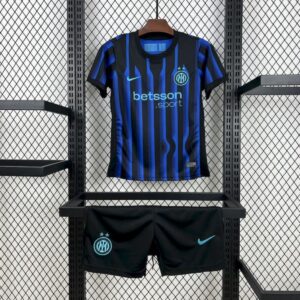 Conjunto Niño Inter de Milán temporada 25/26 Primera equipación