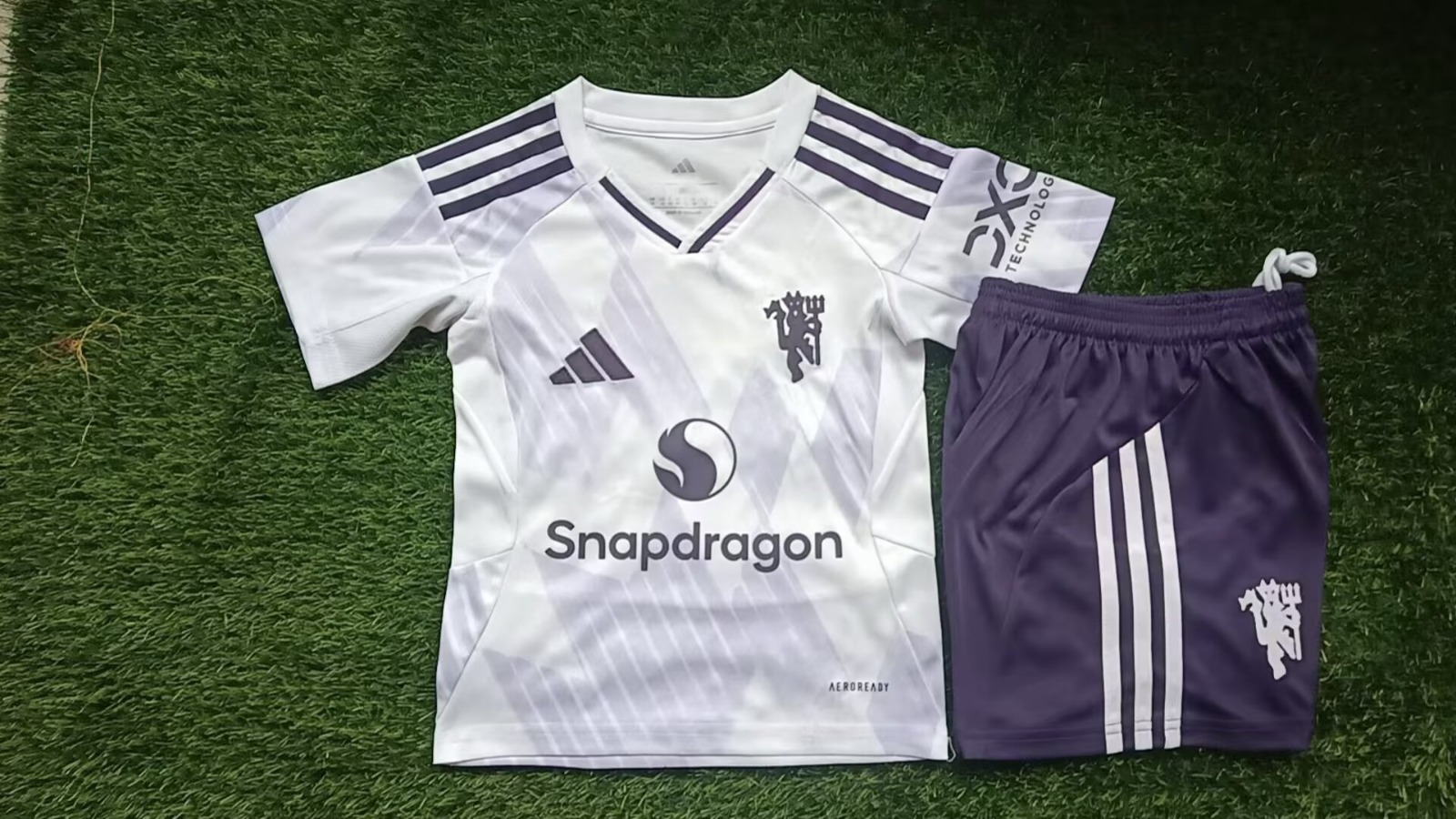 Conjunto Niño Manchester United temporada 25/26 Segunda equipación