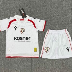 Conjunto Niño Osasuna temporada 25/26 Segunda equipación