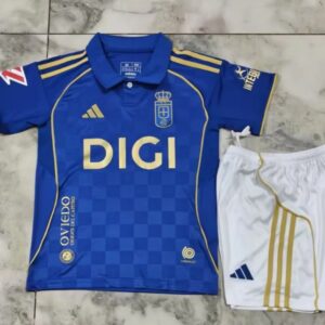 Conjunto Niño Oviedo temporada 25/26 Primera equipación