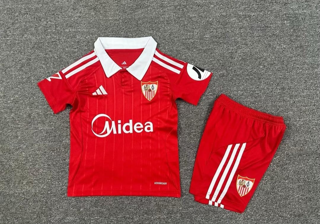 Conjunto Niño Sevilla temporada 25/26 Segunda equipación