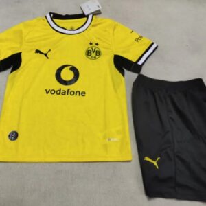 Conjunto Niño Dortmund temporada 26/27 Primera equipación