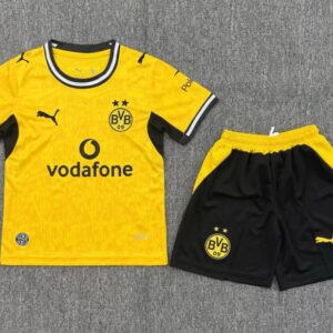 Conjunto Niño Dortmund temporada 26/27 Primera equipación