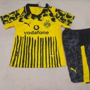 Conjunto Niño Dortmund temporada 25/26 Primera equipación