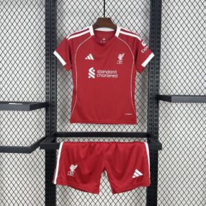Conjunto Niño Liverpool temporada 25/26 Primera equipación