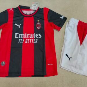 Conjunto Niño Milán temporada 26/27 Primera equipación