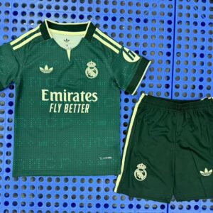 Conjunto Niño Real Madrid temporada 26/27 Segunda equipación