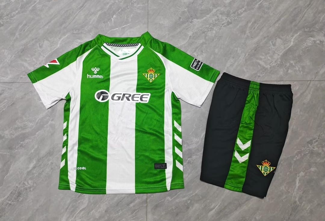 Conjunto Niño Betis temporada 25/26 Primera equipación