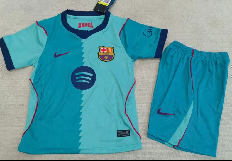 Conjunto Niño Barcelona temporada 26/27 Tercera equipación
