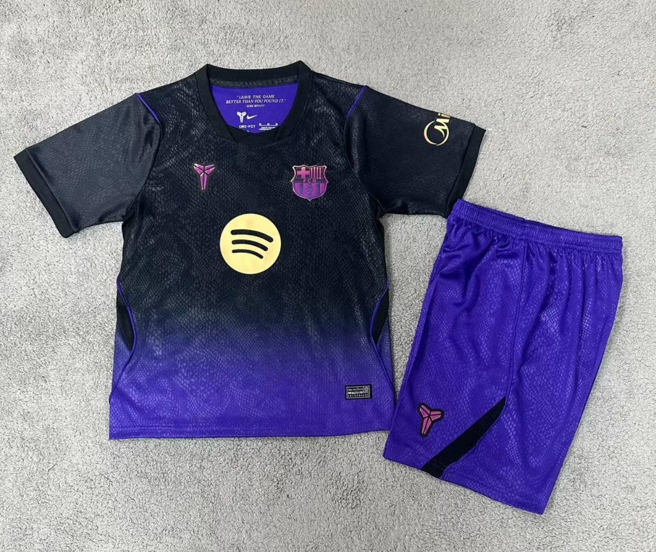 Conjunto Niño Barcelona temporada 26/27 Segunda equipación
