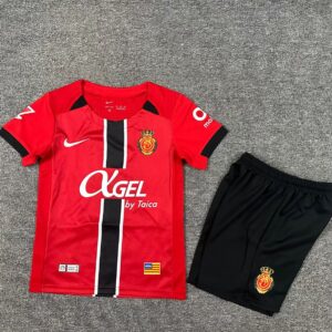 Conjunto Niño Mallorca temporada 25/26 Primera equipación