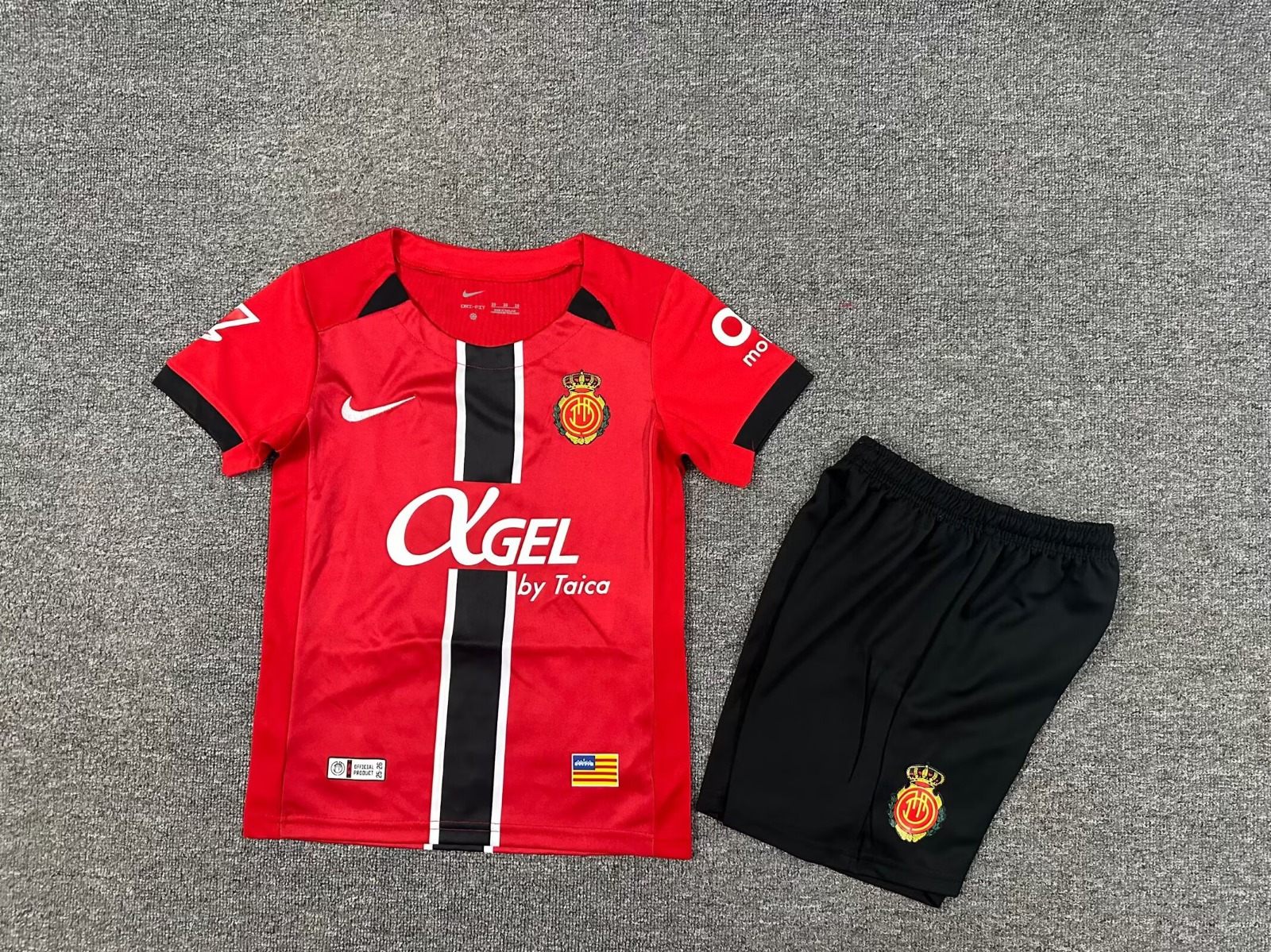 Conjunto Niño Mallorca temporada 25/26 Primera equipación