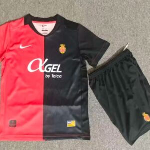 Conjunto Niño Mallorca temporada 26/27 Primera equipación