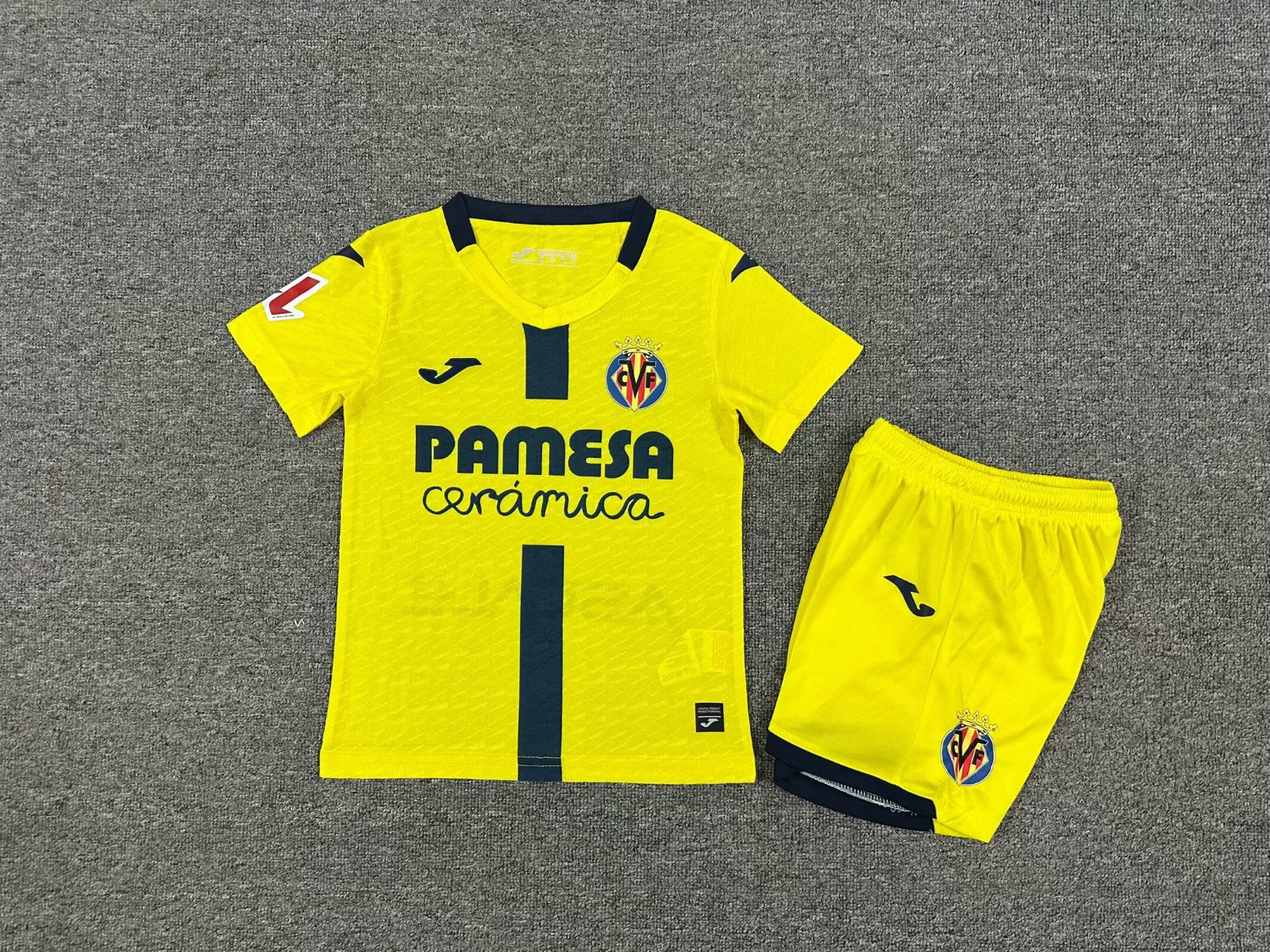 Conjunto Niño Villareal temporada 25/26 Primera equipación