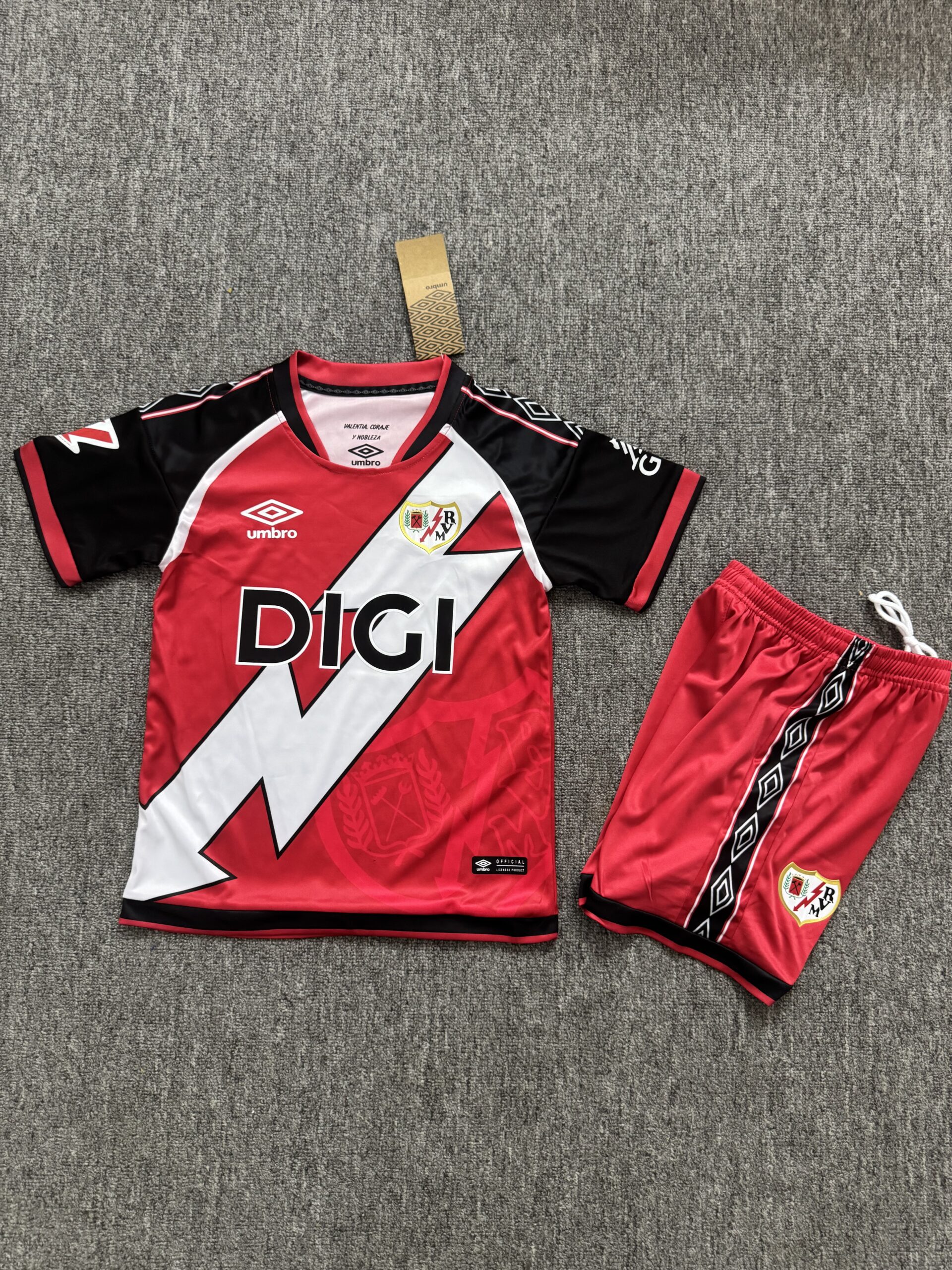 Conjunto Niño Rayo temporada 26/27 Segunda equipación