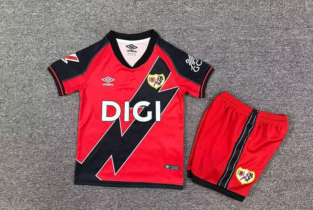 Conjunto Niño Rayo temporada 25/26 Segunda equipación