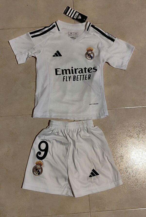 Conjunto Real Madrid 23/24 para niño talla 18