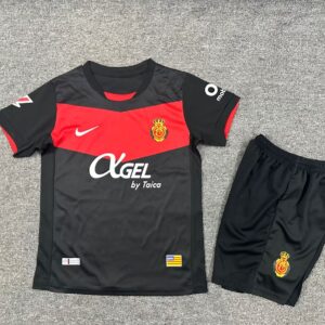 Conjunto Niño Mallorca temporada 25/26 Tercera equipación