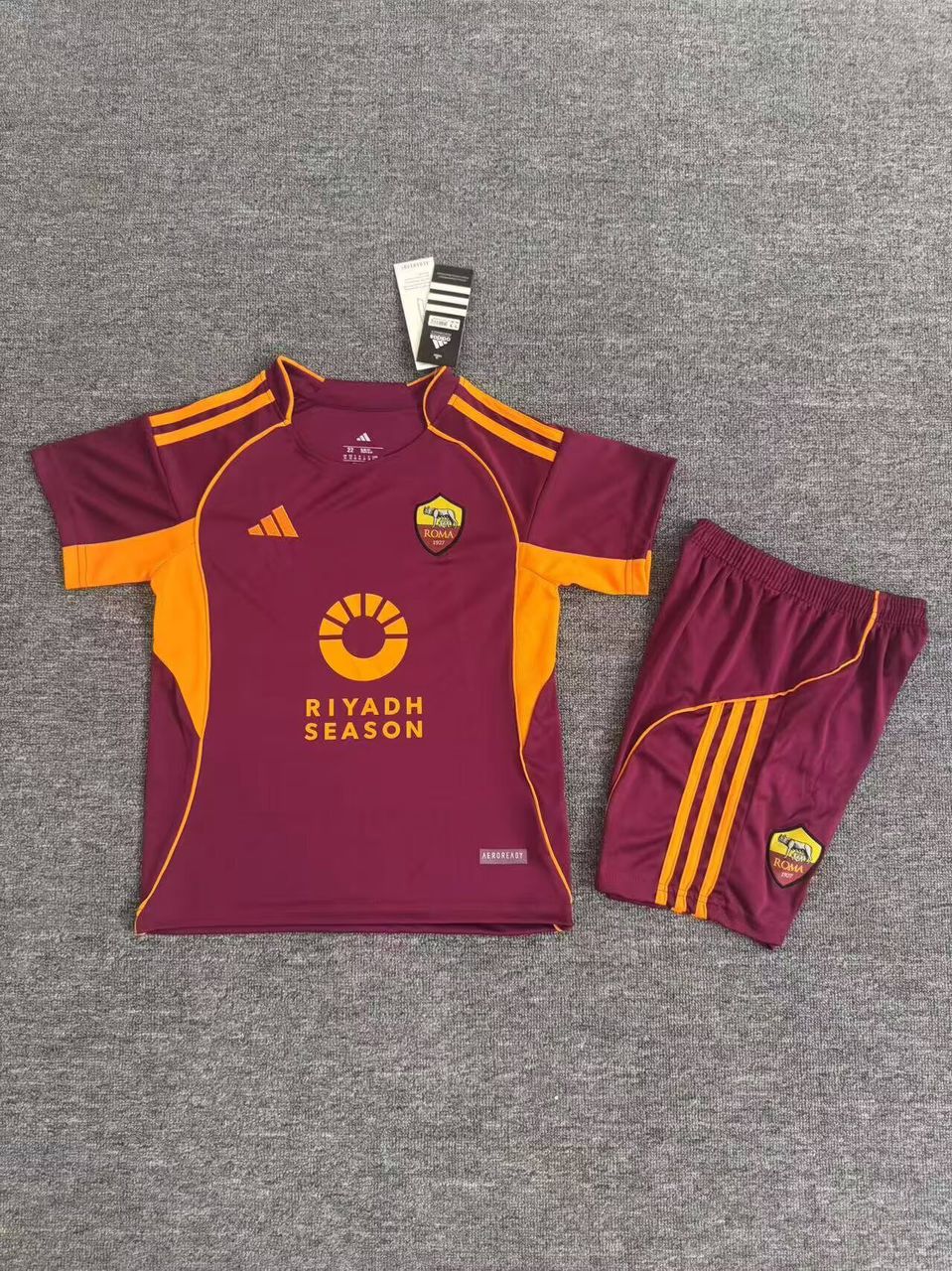 Conjunto Niño Roma temporada 25/26 Primera equipación